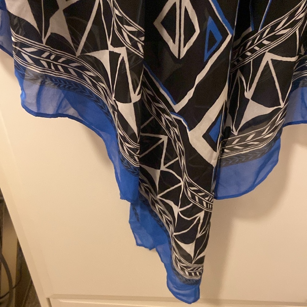 Vince Camuto flowy dressy top - Picture 3 of 5